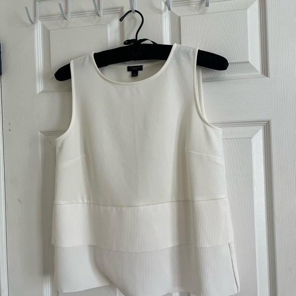 Ann Taylor Factory Cream sleeveless top. Size small. - Picture 4 of 5